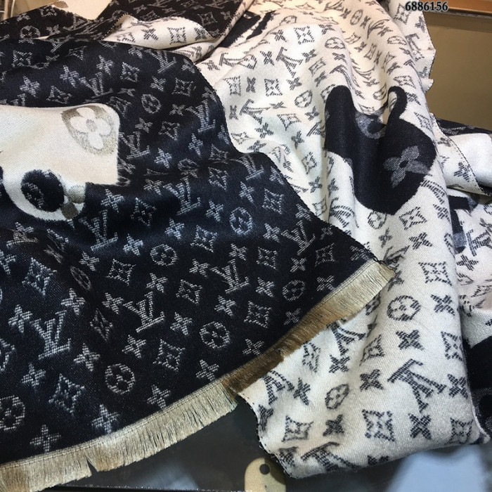 lu vi scarf