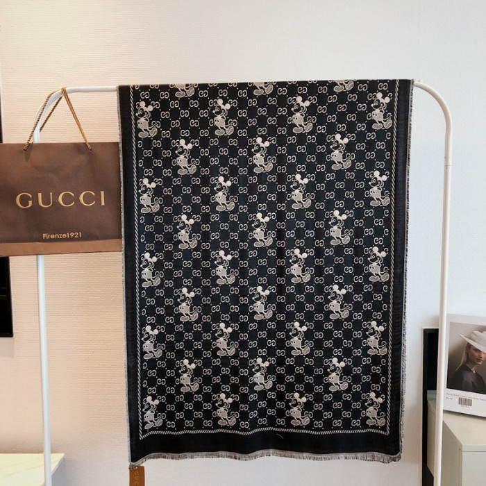 guc scarf