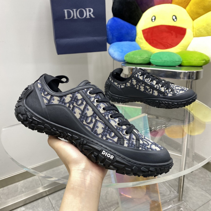 dr b28 low-top sneakers