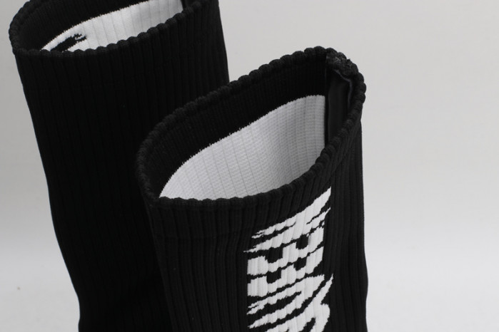 alex mcqu sneakers