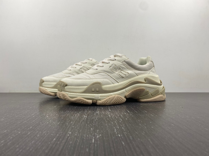 bl triple s trainers sneakers 710156 w3cu2 9798